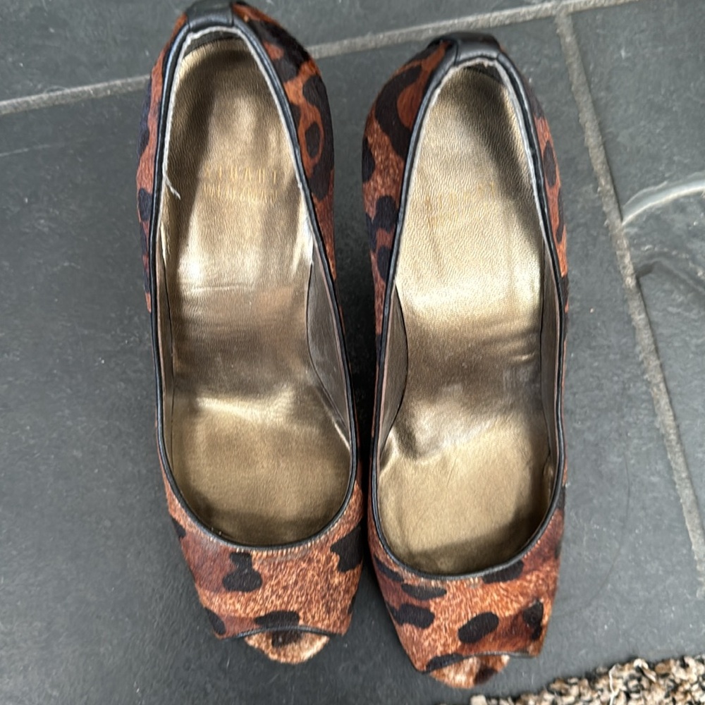Gorgeous calf hair Stuart Weitzman peep toes! - Picture 4 of 6